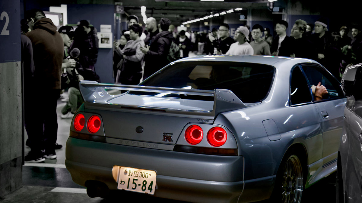 a nissan skyline r33 gt-r